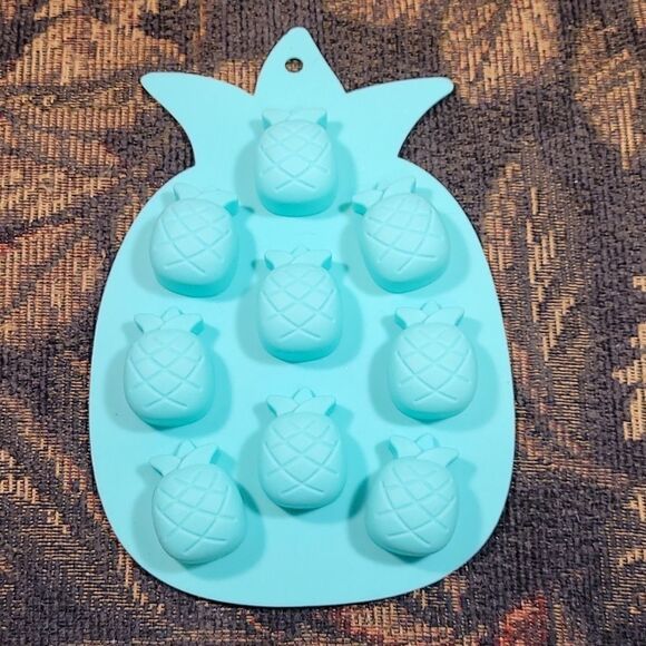 Blush Silicone Pineapple Mold - Picture 2 of 4